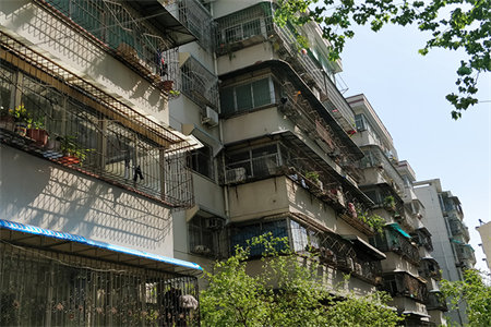 南城区河畔豪庭4室3厅2卫80万124m2毛坯房出售